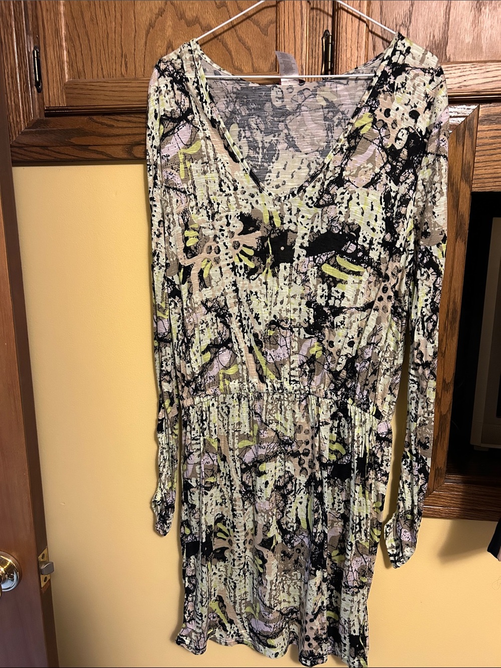 mark. Long Sleeve V-Neck Printed Dress in Pale Yellow, Black and Light Pink